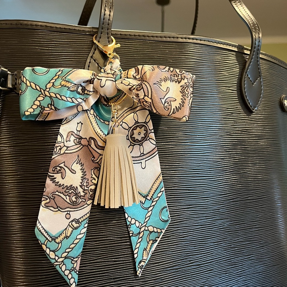 Purse tote braided scarf charm easy gold clip in your bag Aqua grey white design